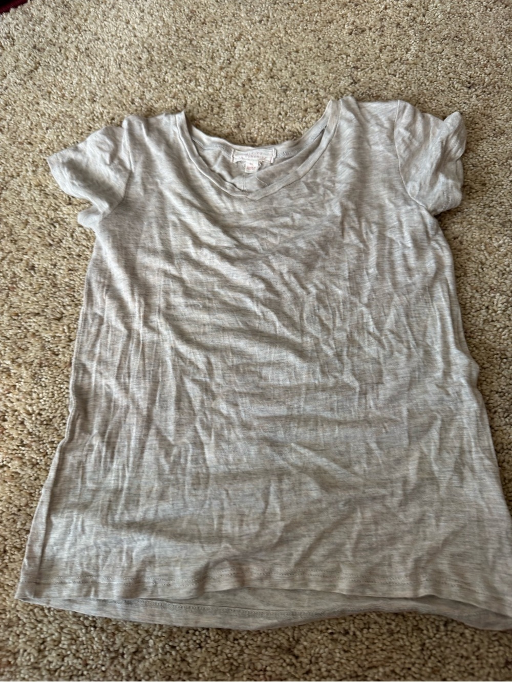 Girls tan v-neck shirt 💛